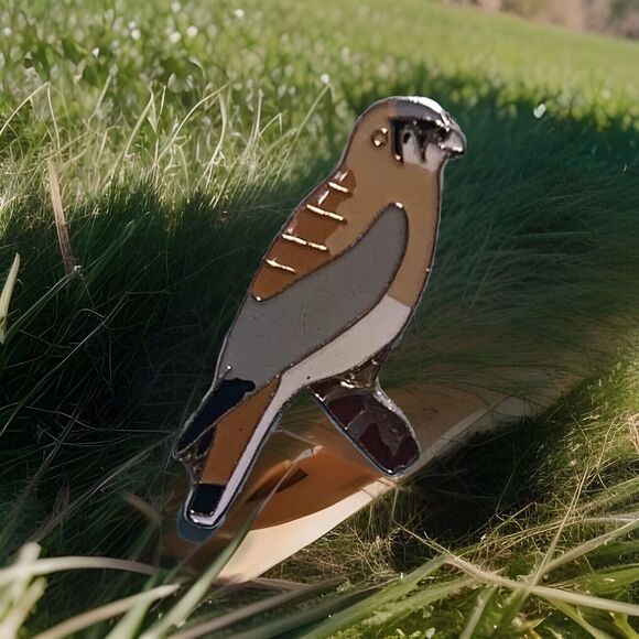 American Kestrel Small hawk Enamel Pin - Picture 1 of 2